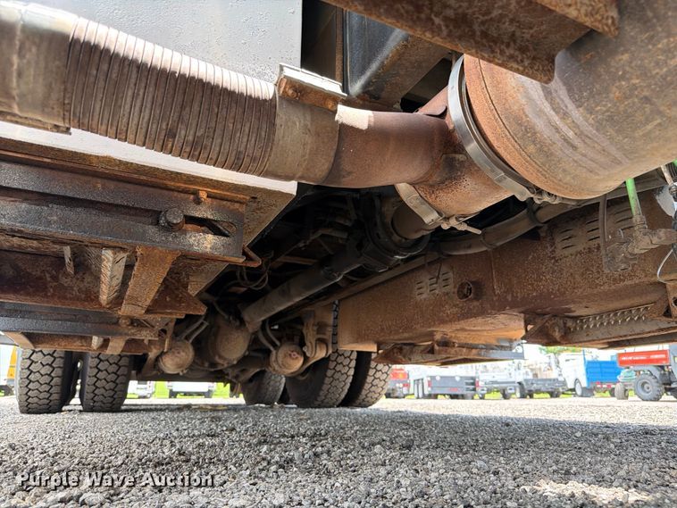 image for item EG9250 2009 International 7500 Ext. Cab utility / service truck