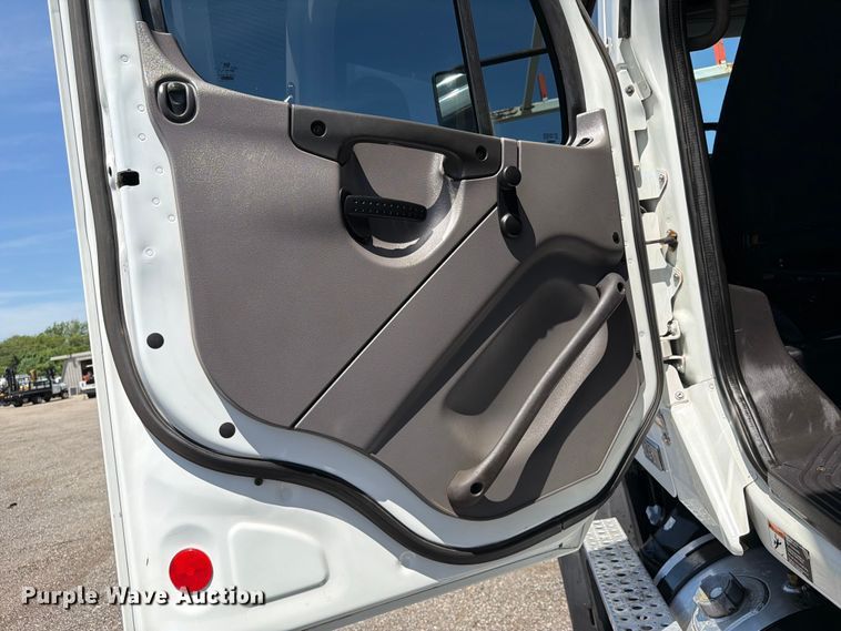 image for item EG9256 2013 Freightliner 108SD Crew Cab crane truck