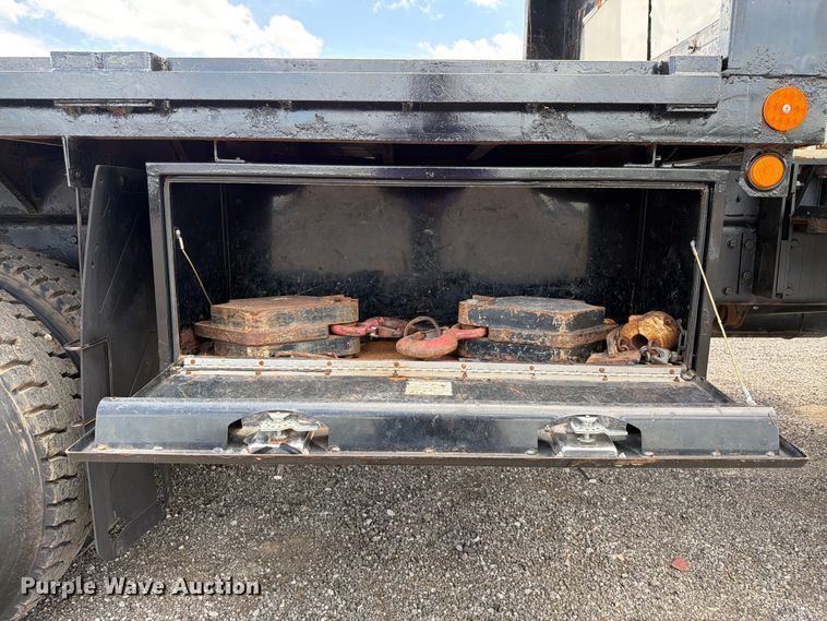 image for item EG9258 1997 Peterbilt 357 crane truck