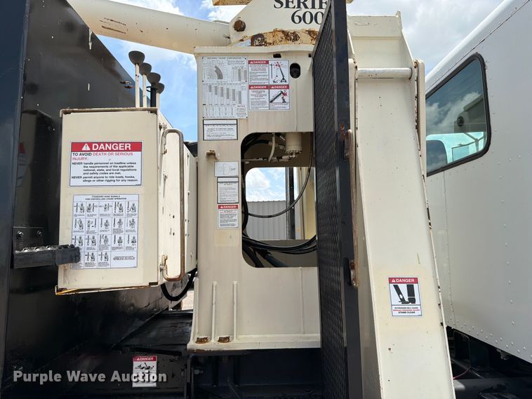 image for item EG9258 1997 Peterbilt 357 crane truck