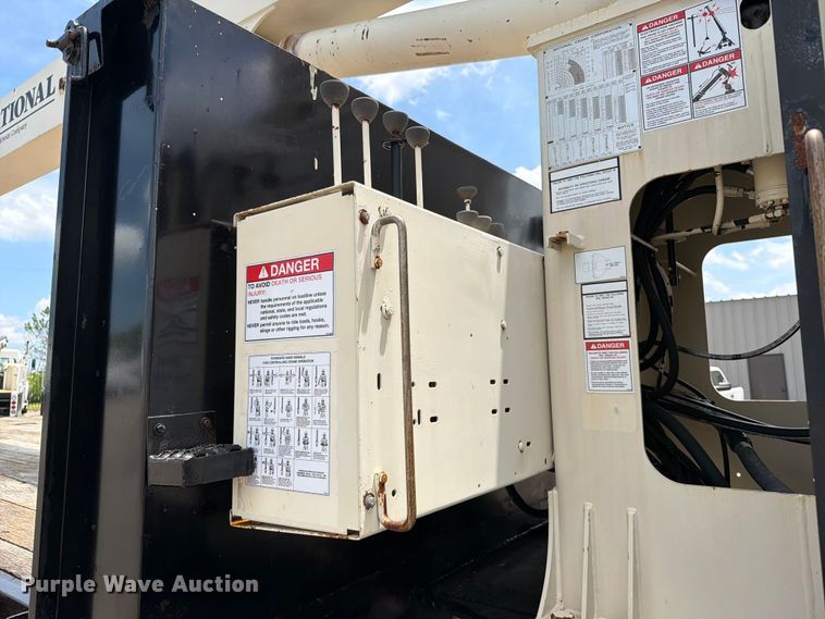 image for item EG9258 1997 Peterbilt 357 crane truck