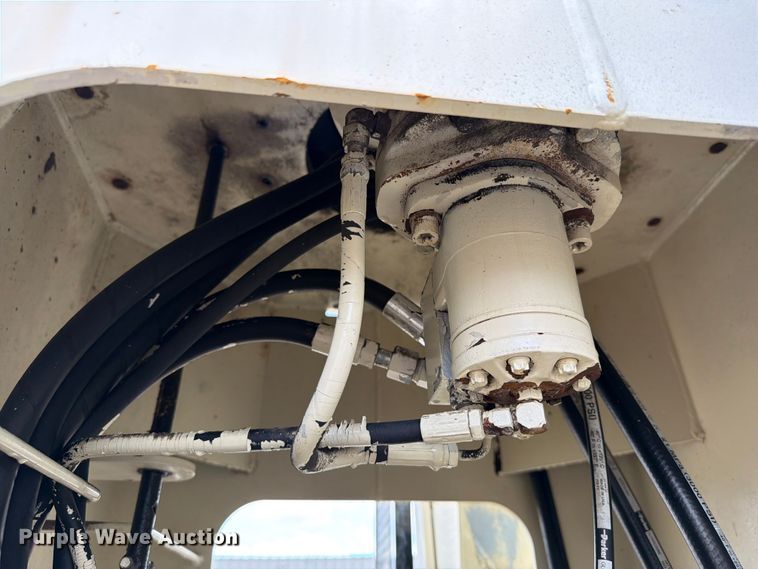 image for item EG9258 1997 Peterbilt 357 crane truck