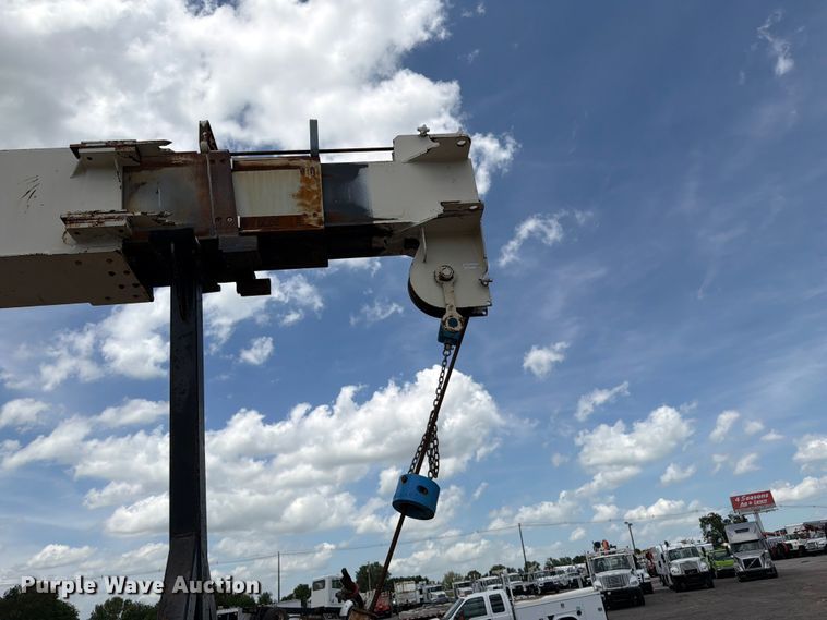 image for item EG9258 1997 Peterbilt 357 crane truck
