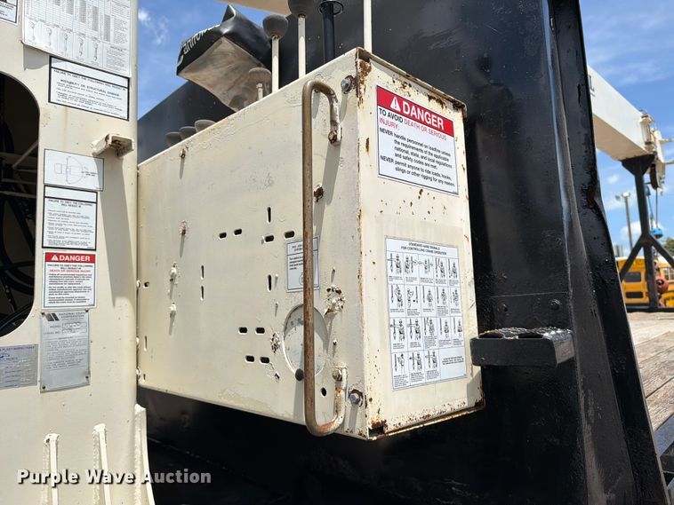 image for item EG9258 1997 Peterbilt 357 crane truck