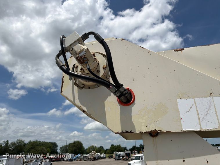 image for item EG9258 1997 Peterbilt 357 crane truck