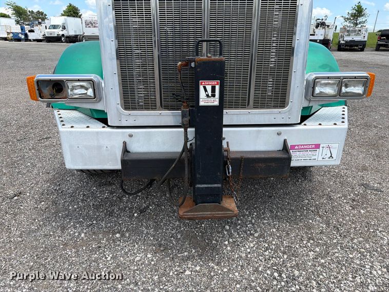 image for item EG9258 1997 Peterbilt 357 crane truck
