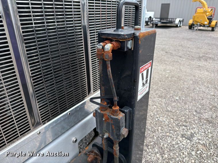image for item EG9258 1997 Peterbilt 357 crane truck