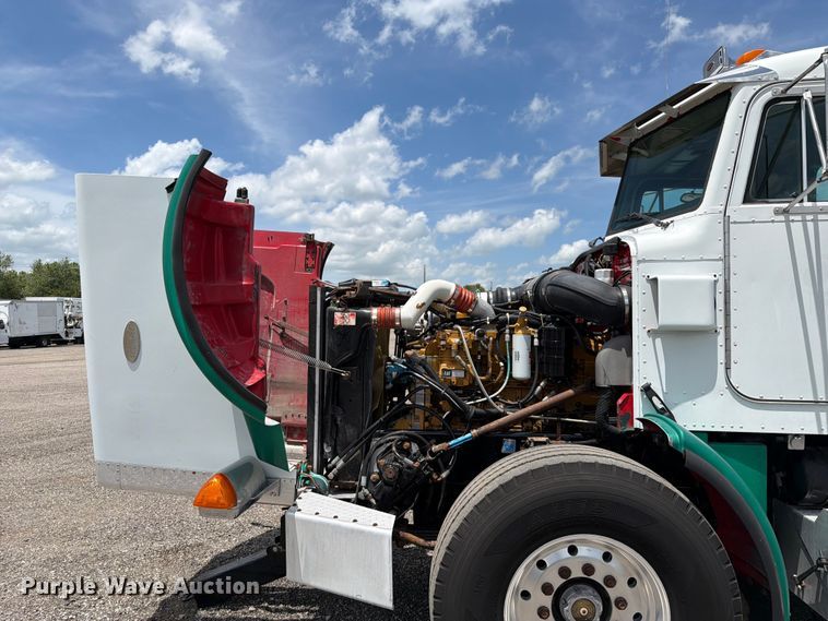 image for item EG9258 1997 Peterbilt 357 crane truck