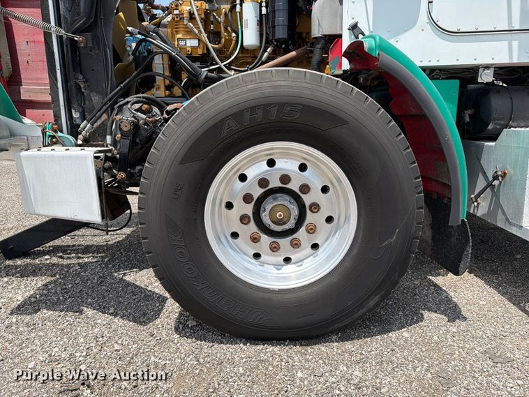 image for item EG9258 1997 Peterbilt 357 crane truck