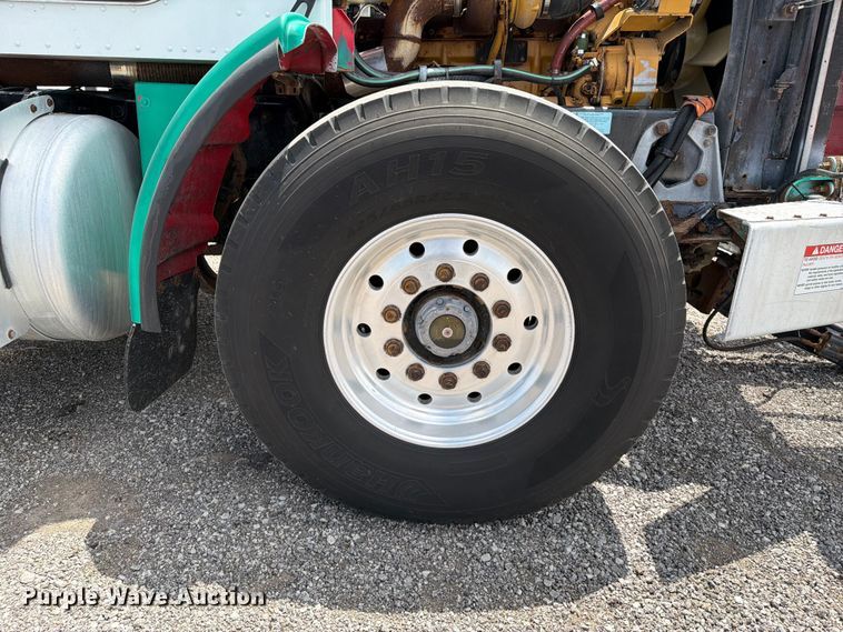 image for item EG9258 1997 Peterbilt 357 crane truck