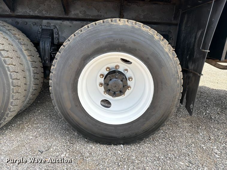 image for item EG9258 1997 Peterbilt 357 crane truck