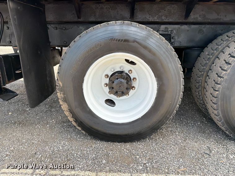 image for item EG9258 1997 Peterbilt 357 crane truck