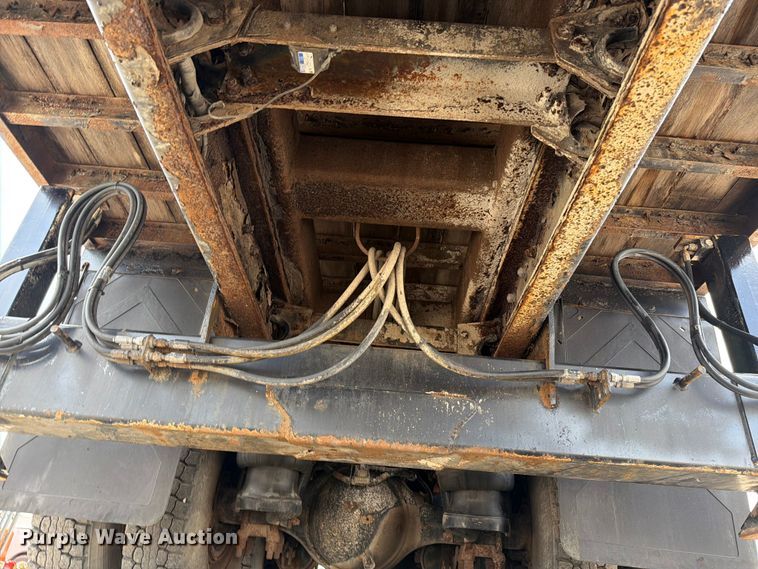image for item EG9258 1997 Peterbilt 357 crane truck