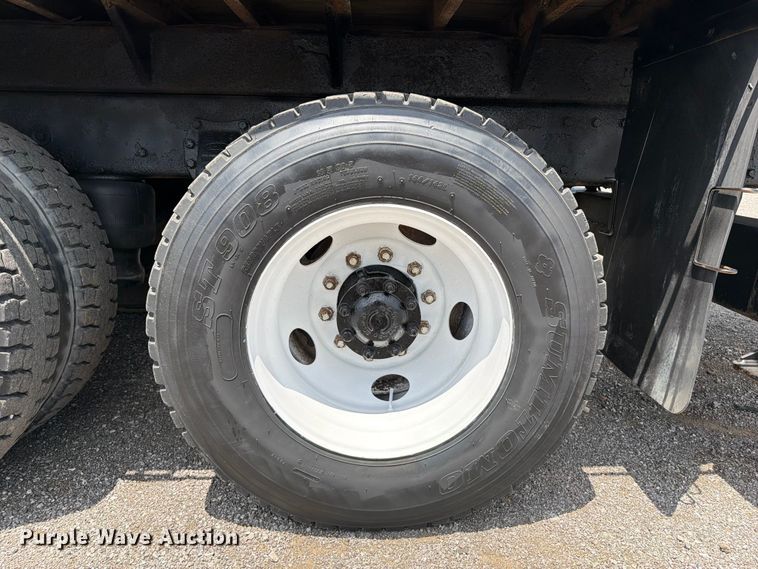 image for item EG9258 1997 Peterbilt 357 crane truck