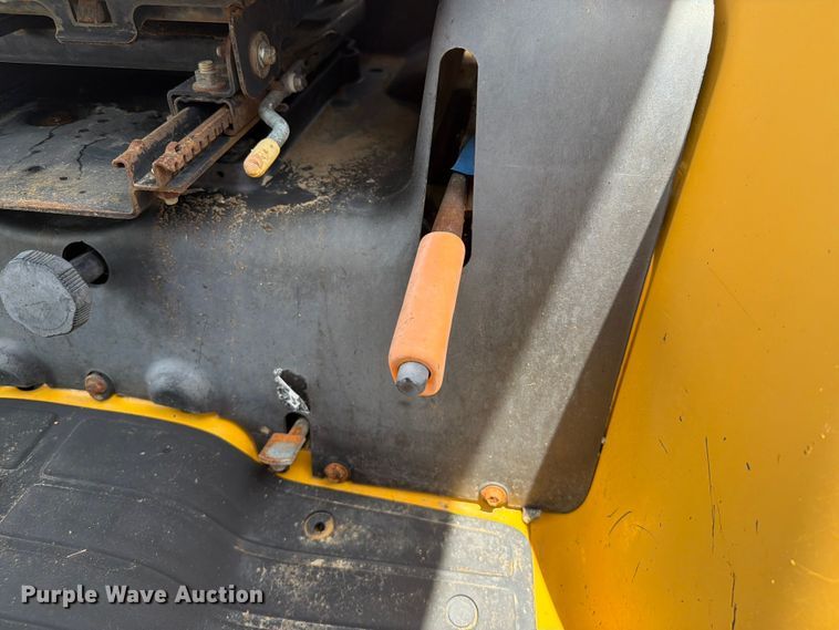 image for item EG9265 2003 John Deere 110 backhoe