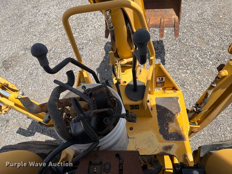 image for item EG9265 2003 John Deere 110 backhoe
