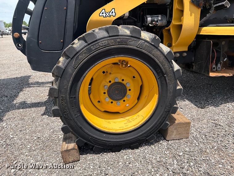 image for item EG9265 2003 John Deere 110 backhoe