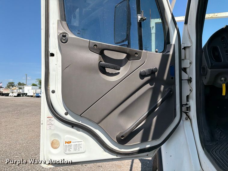 image for item EG9269 2007 Freightliner Business Class M2 Crew Cab crane truck