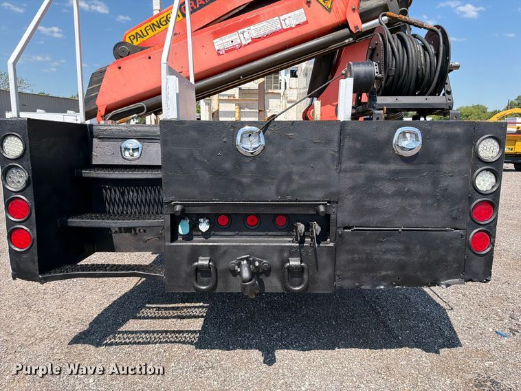 image for item EG9276 2009 International 7500 Crew Cab crane truck