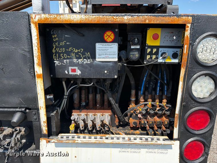 image for item EG9276 2009 International 7500 Crew Cab crane truck