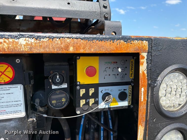 image for item EG9276 2009 International 7500 Crew Cab crane truck