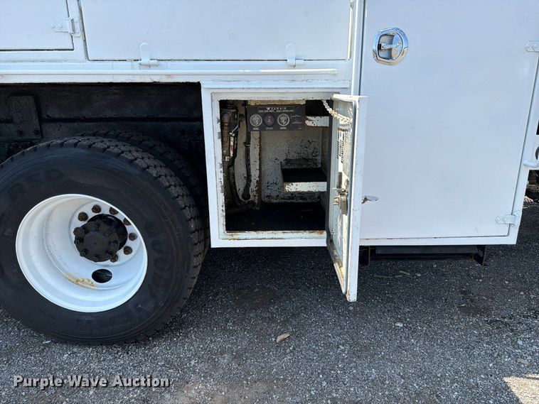 image for item EG9276 2009 International 7500 Crew Cab crane truck