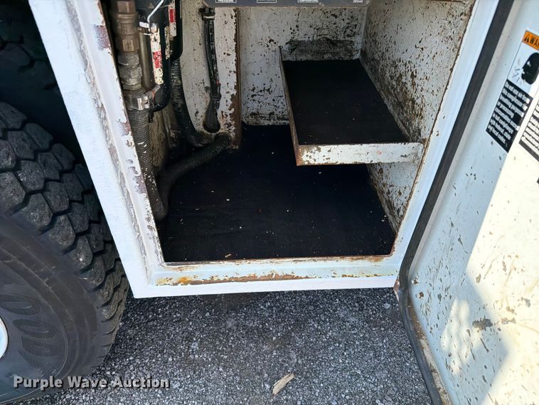 image for item EG9276 2009 International 7500 Crew Cab crane truck
