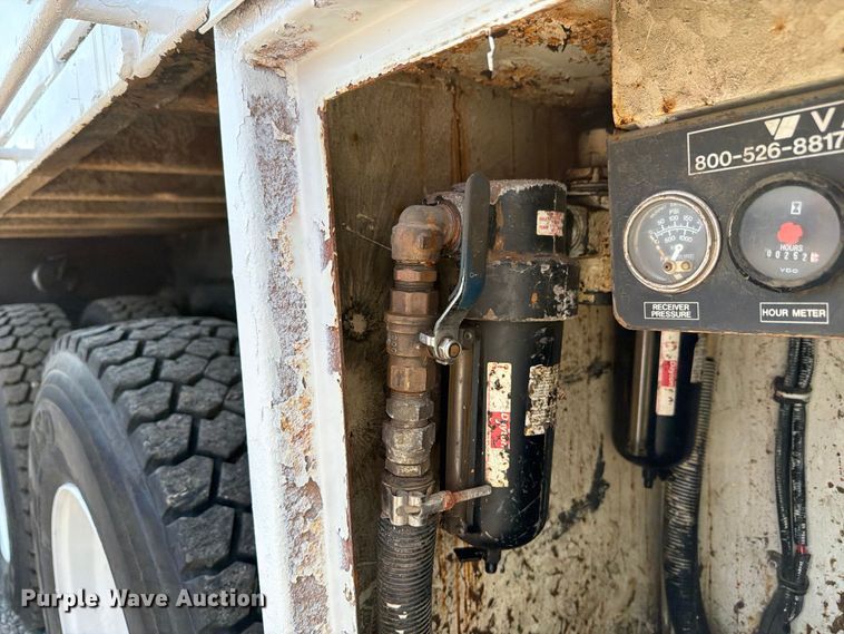 image for item EG9276 2009 International 7500 Crew Cab crane truck