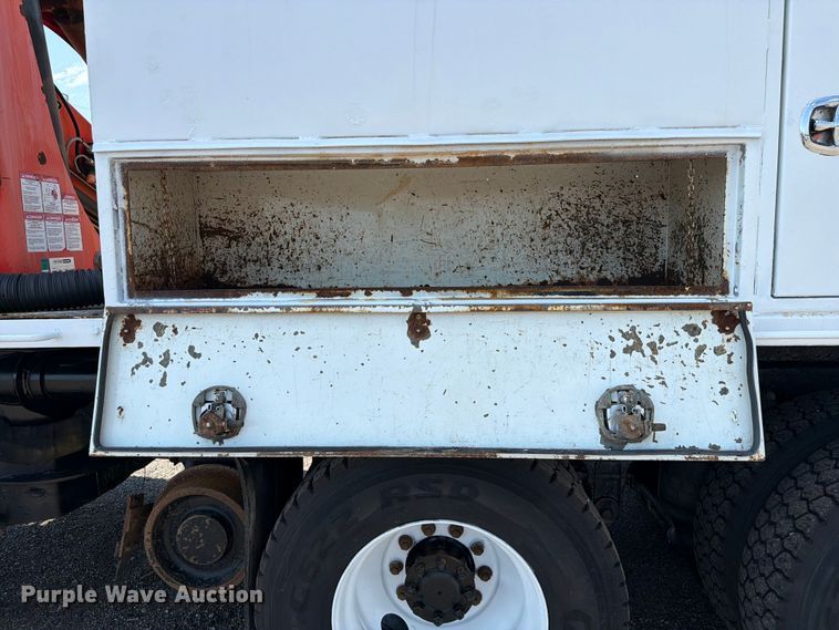 image for item EG9276 2009 International 7500 Crew Cab crane truck