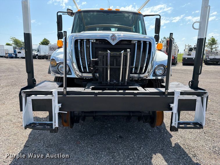 image for item EG9276 2009 International 7500 Crew Cab crane truck