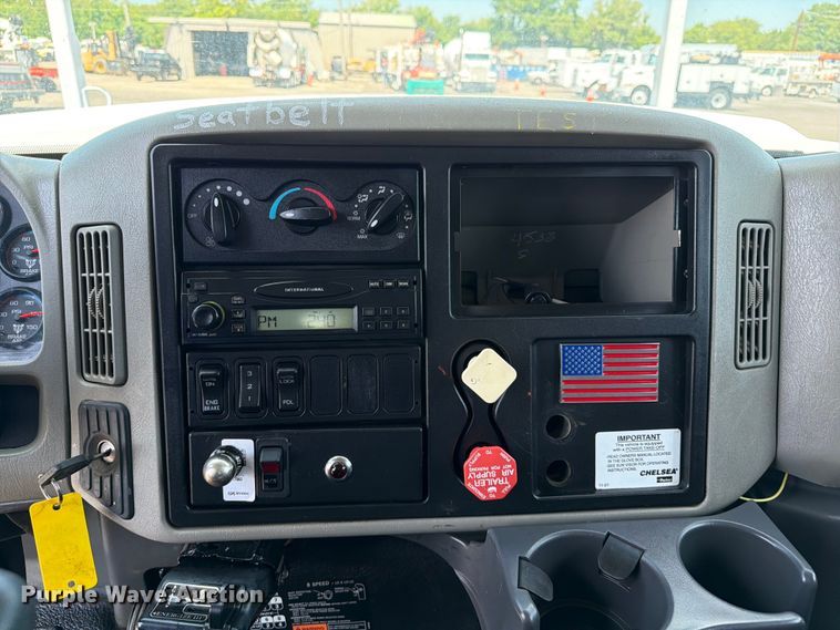 image for item EG9276 2009 International 7500 Crew Cab crane truck