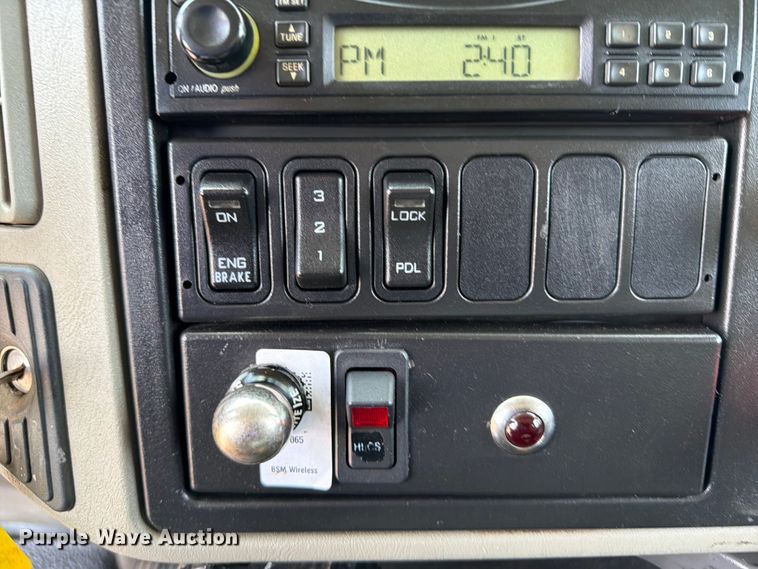 image for item EG9276 2009 International 7500 Crew Cab crane truck