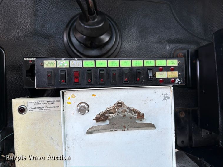 image for item EG9276 2009 International 7500 Crew Cab crane truck