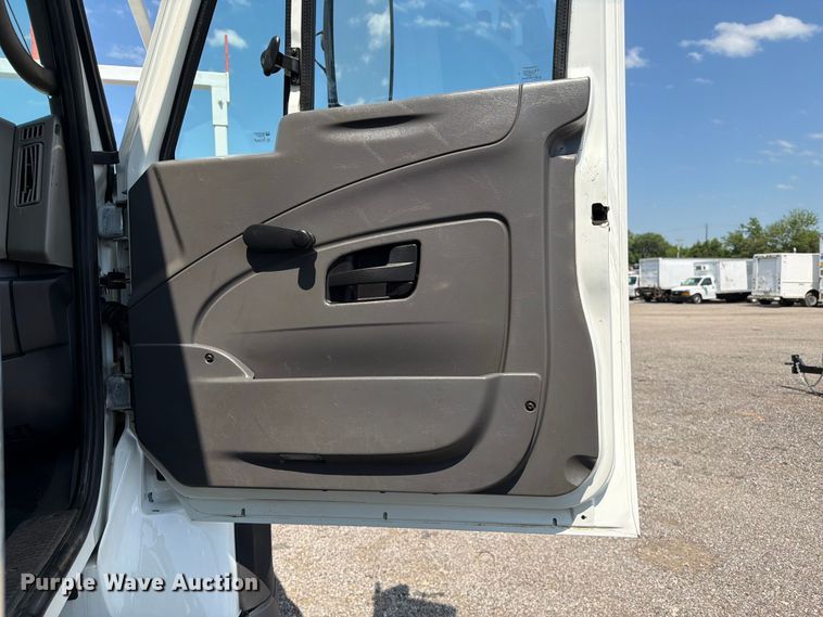 image for item EG9276 2009 International 7500 Crew Cab crane truck