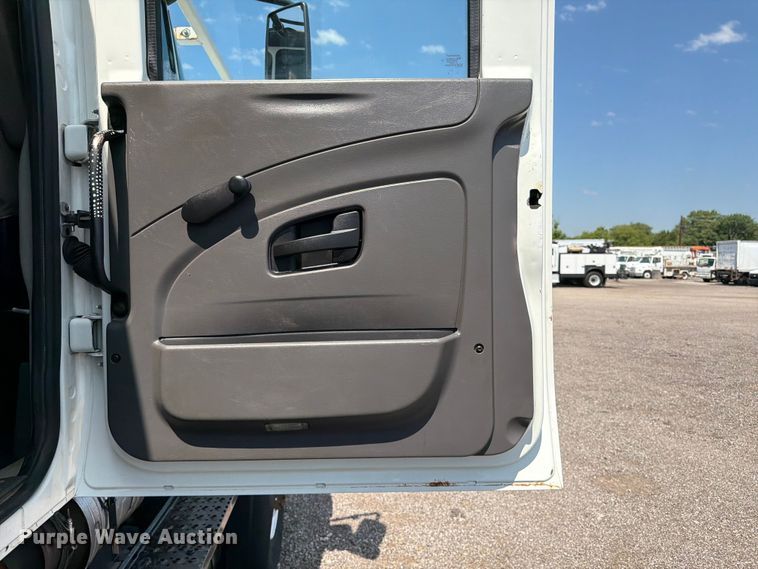 image for item EG9276 2009 International 7500 Crew Cab crane truck