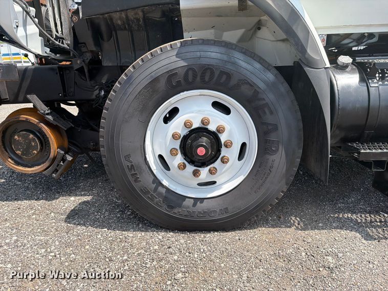 image for item EG9276 2009 International 7500 Crew Cab crane truck
