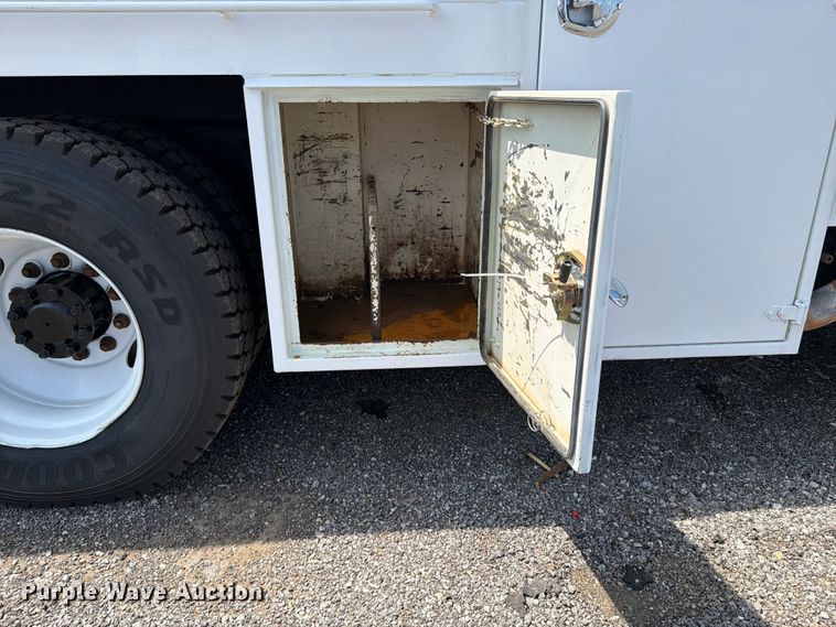 image for item EG9277 2009 International 7500 Crew Cab crane truck