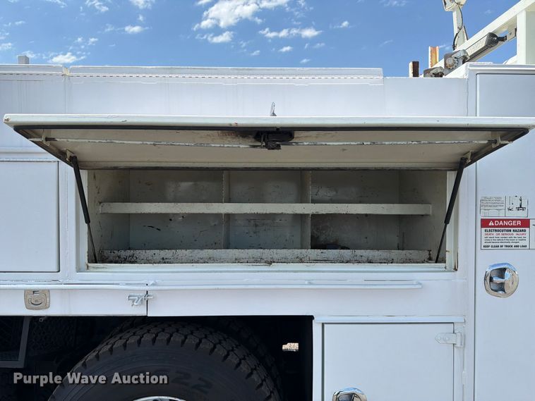 image for item EG9277 2009 International 7500 Crew Cab crane truck