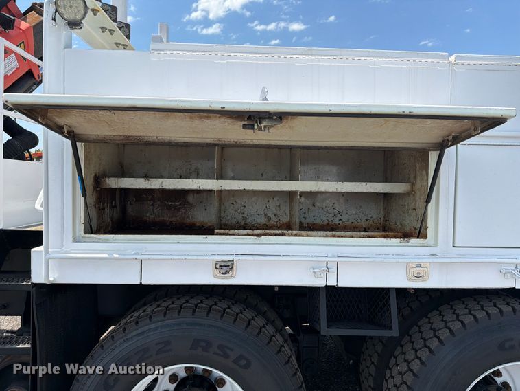 image for item EG9277 2009 International 7500 Crew Cab crane truck
