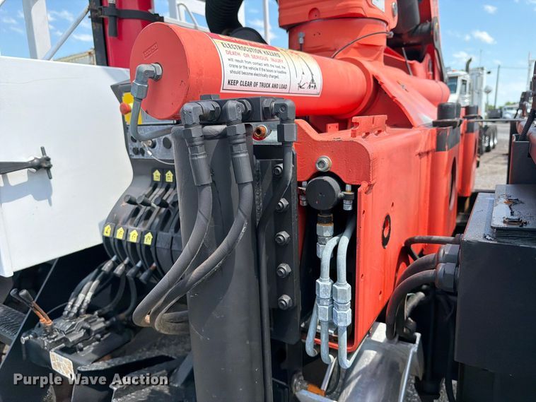 image for item EG9277 2009 International 7500 Crew Cab crane truck