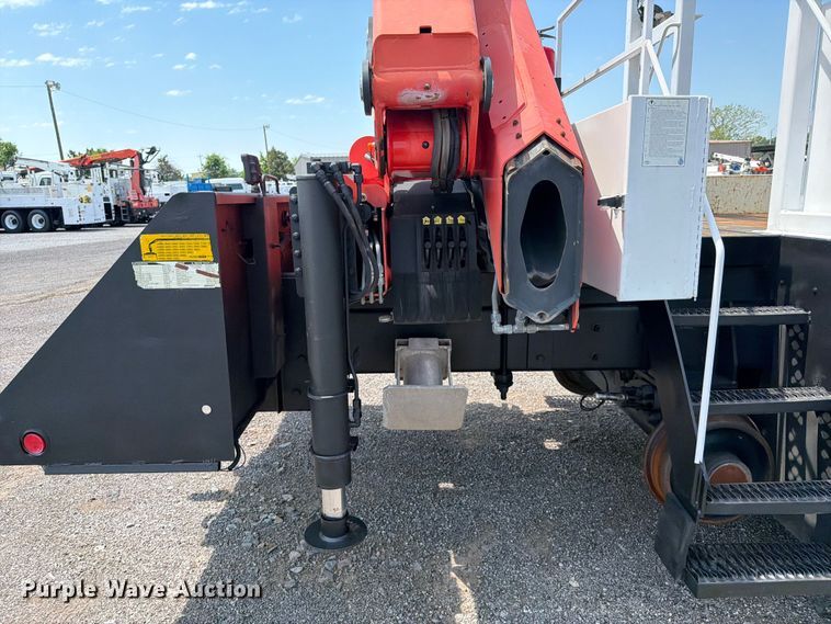 image for item EG9277 2009 International 7500 Crew Cab crane truck