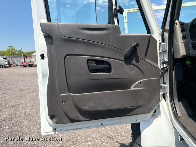 image for item EG9277 2009 International 7500 Crew Cab crane truck