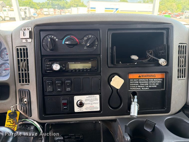 image for item EG9277 2009 International 7500 Crew Cab crane truck