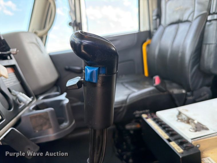 image for item EG9277 2009 International 7500 Crew Cab crane truck