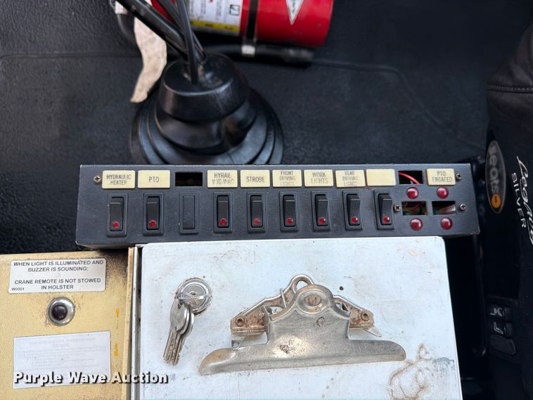 image for item EG9277 2009 International 7500 Crew Cab crane truck