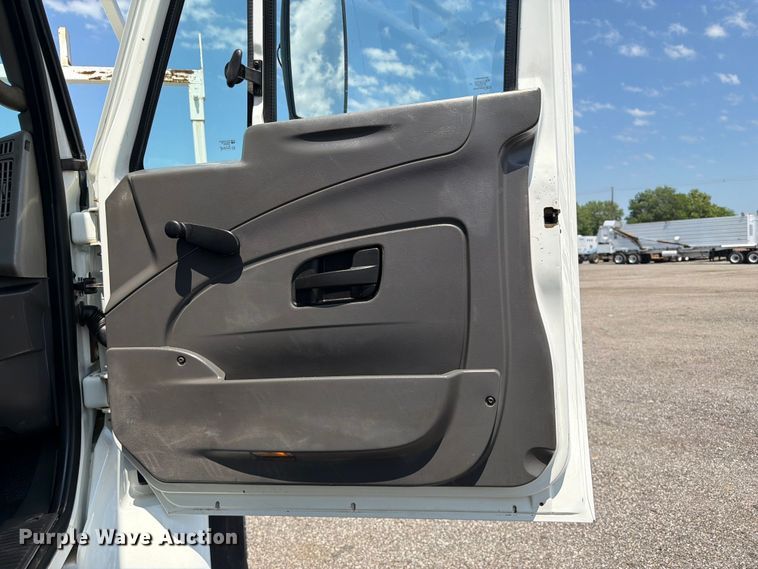 image for item EG9277 2009 International 7500 Crew Cab crane truck