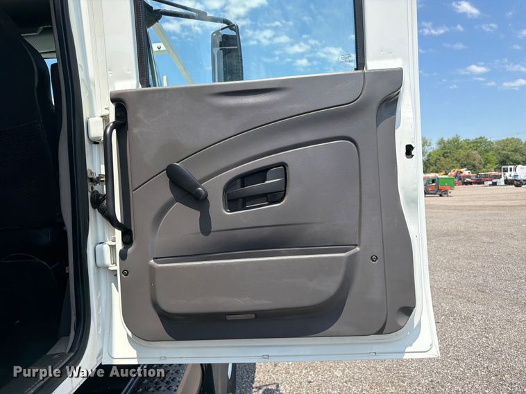 image for item EG9277 2009 International 7500 Crew Cab crane truck