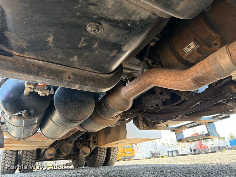 image for item EG9277 2009 International 7500 Crew Cab crane truck