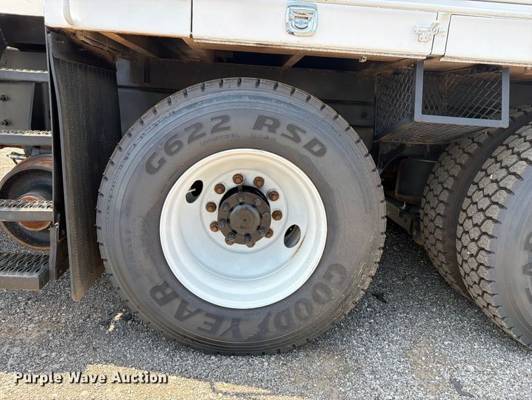 image for item EG9277 2009 International 7500 Crew Cab crane truck