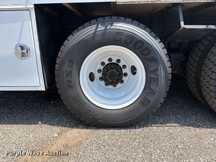 image for item EG9277 2009 International 7500 Crew Cab crane truck